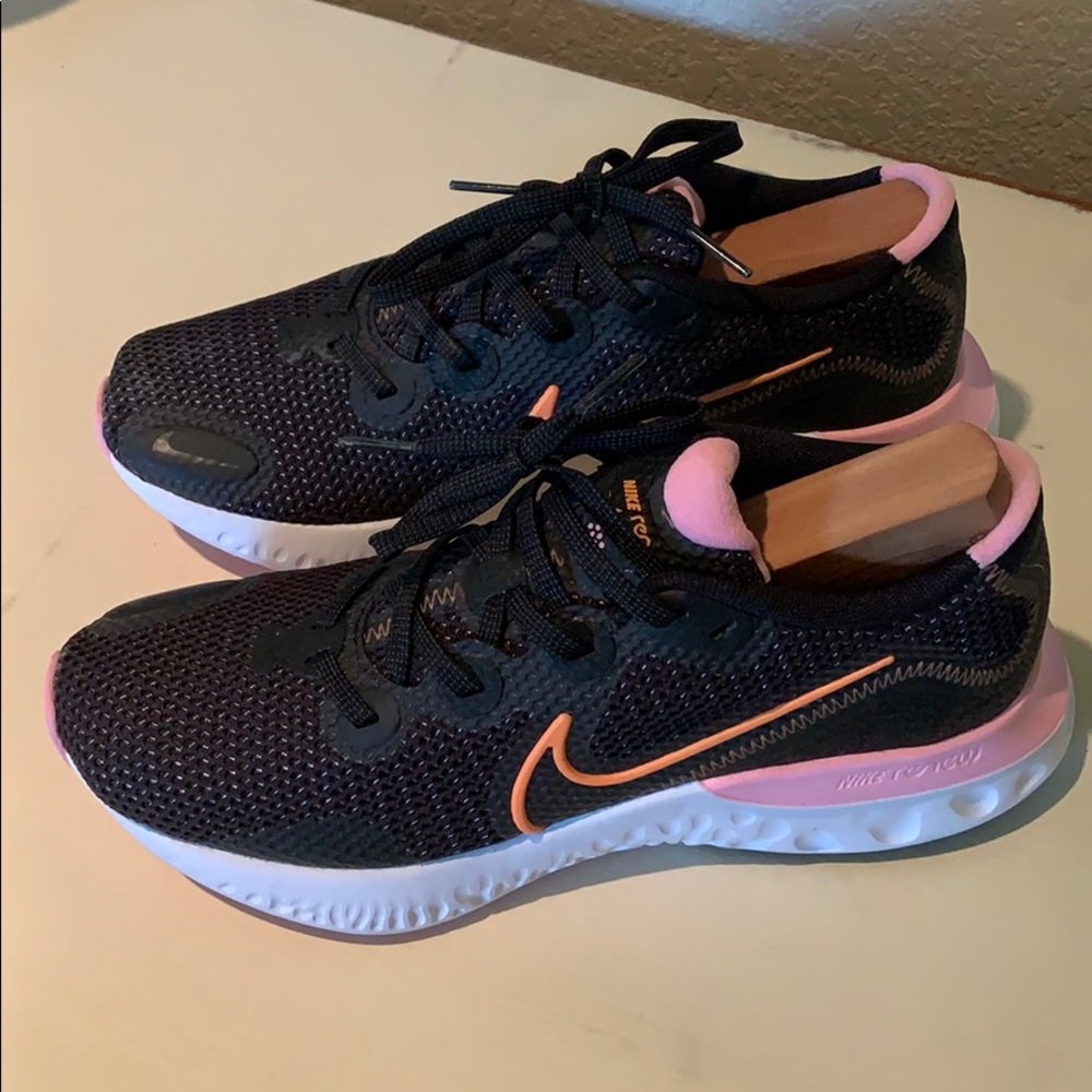 Nike Renew tennis shoes